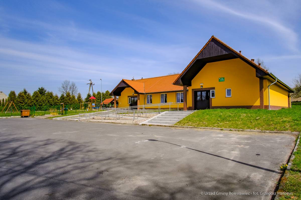 öffentliche Toalette am Volkshaus Lausitz Bory